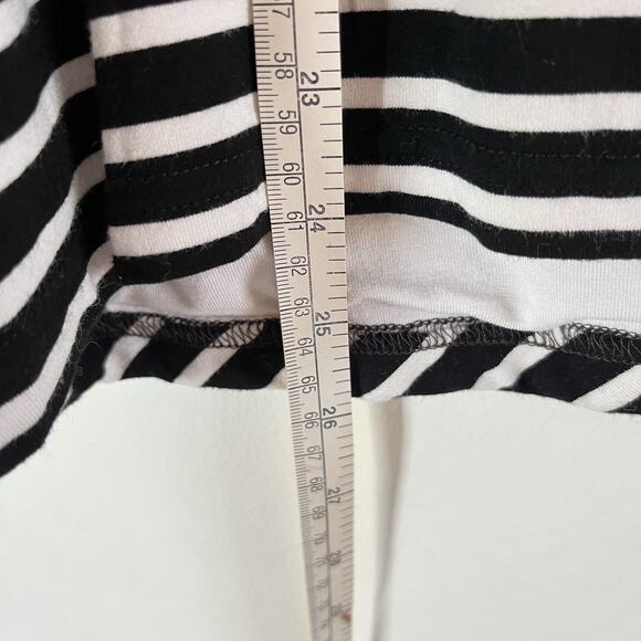 Chicos Top Blouse sz 3 XL Black White Stripe 3/4 Sleeve Stretch Knit V neck - Picture 5 of 6
